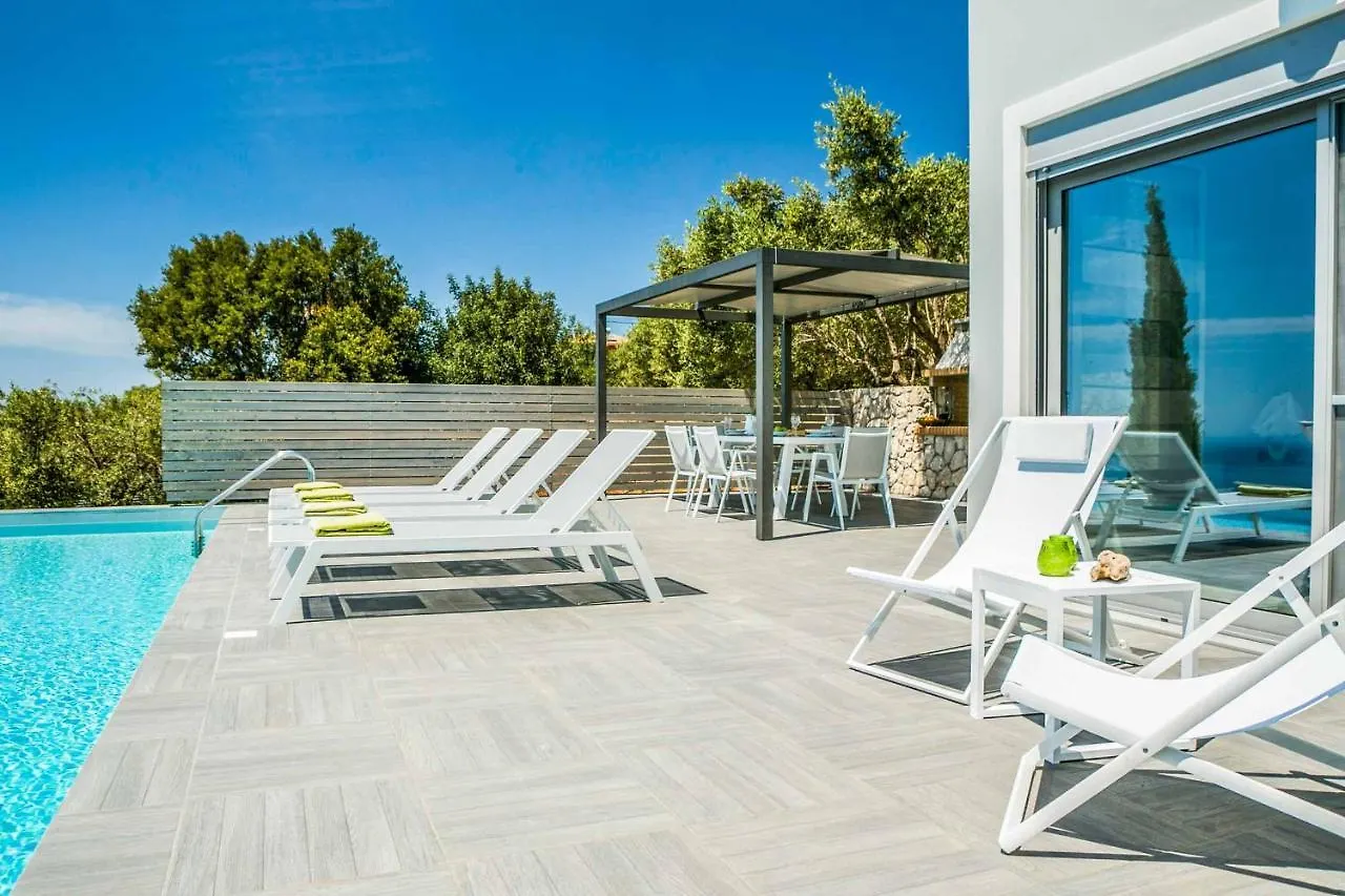 Villa Della Luna Βλαχάτα